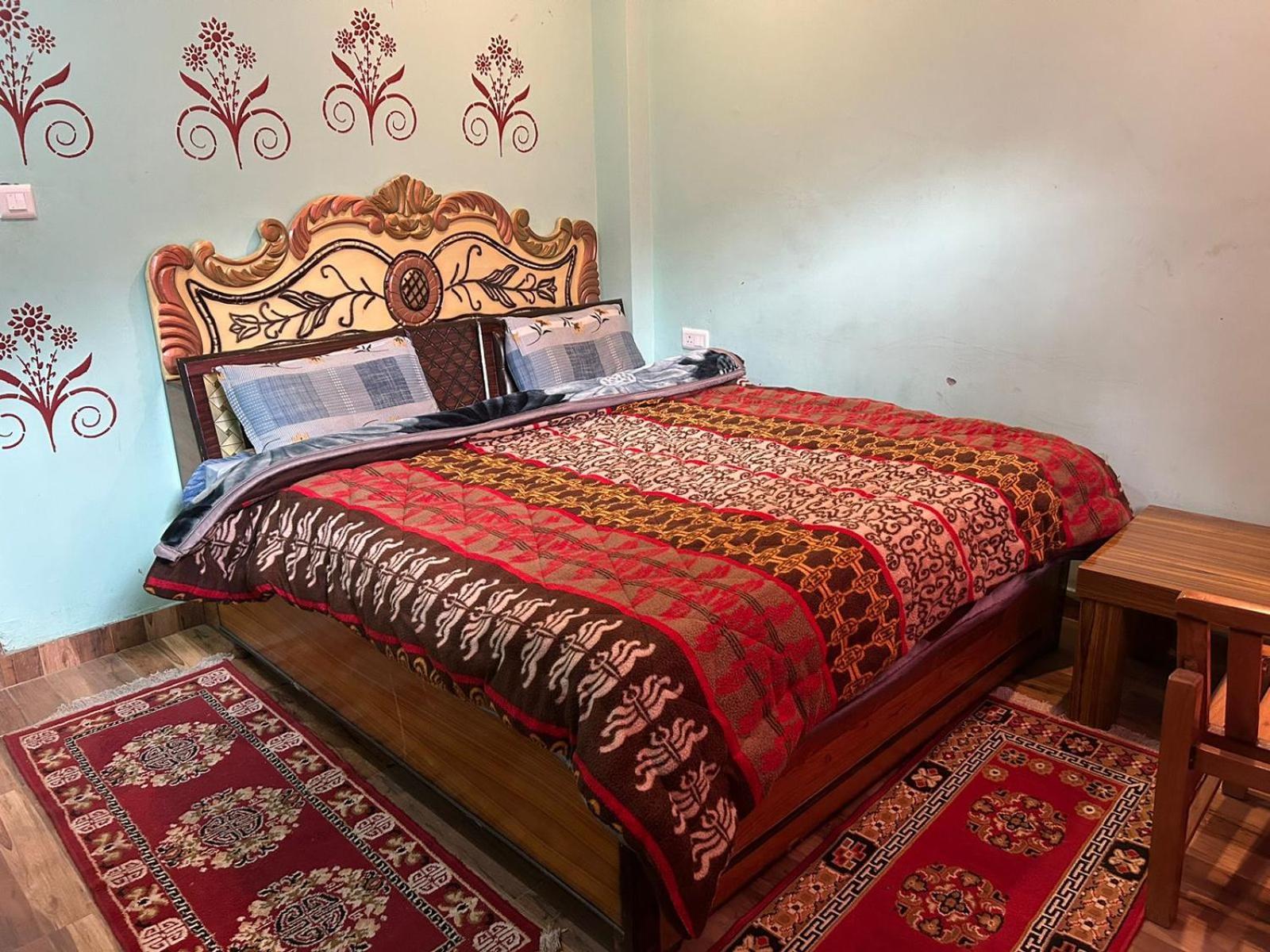 Karma Guest House And Cafe Kalgha Rum bild