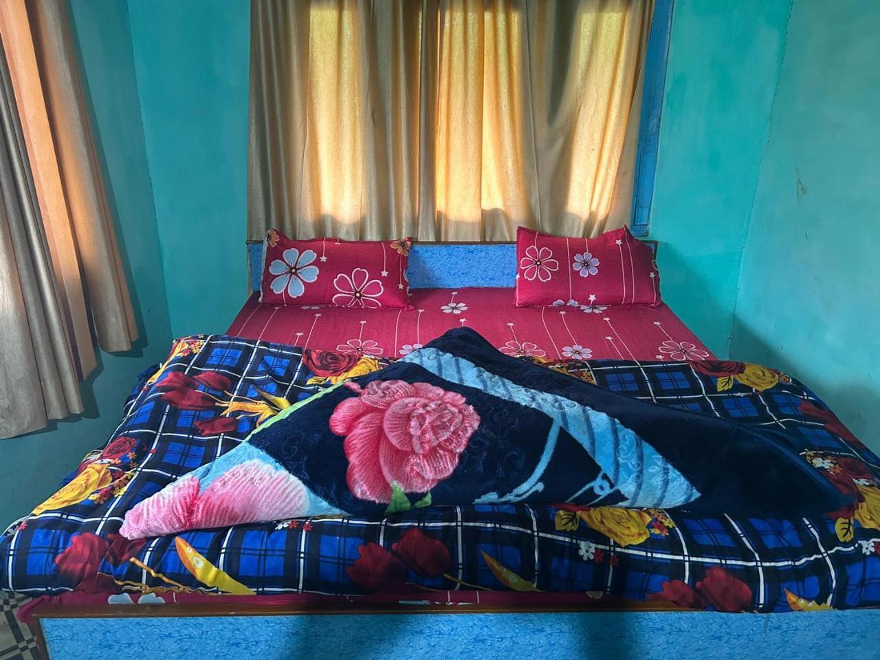 Karma Guest House And Cafe Kalgha Rum bild
