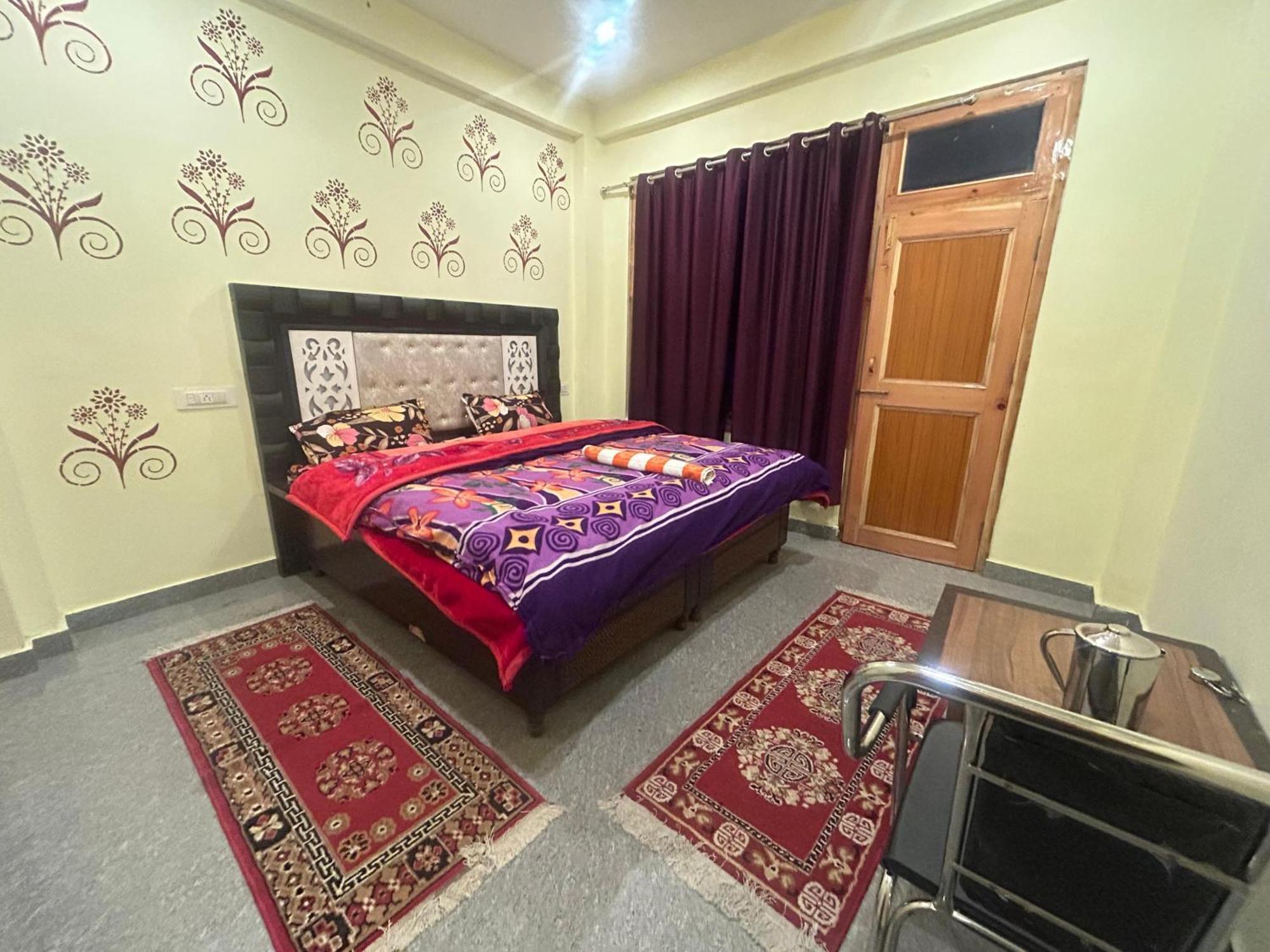 Karma Guest House And Cafe Kalgha Rum bild