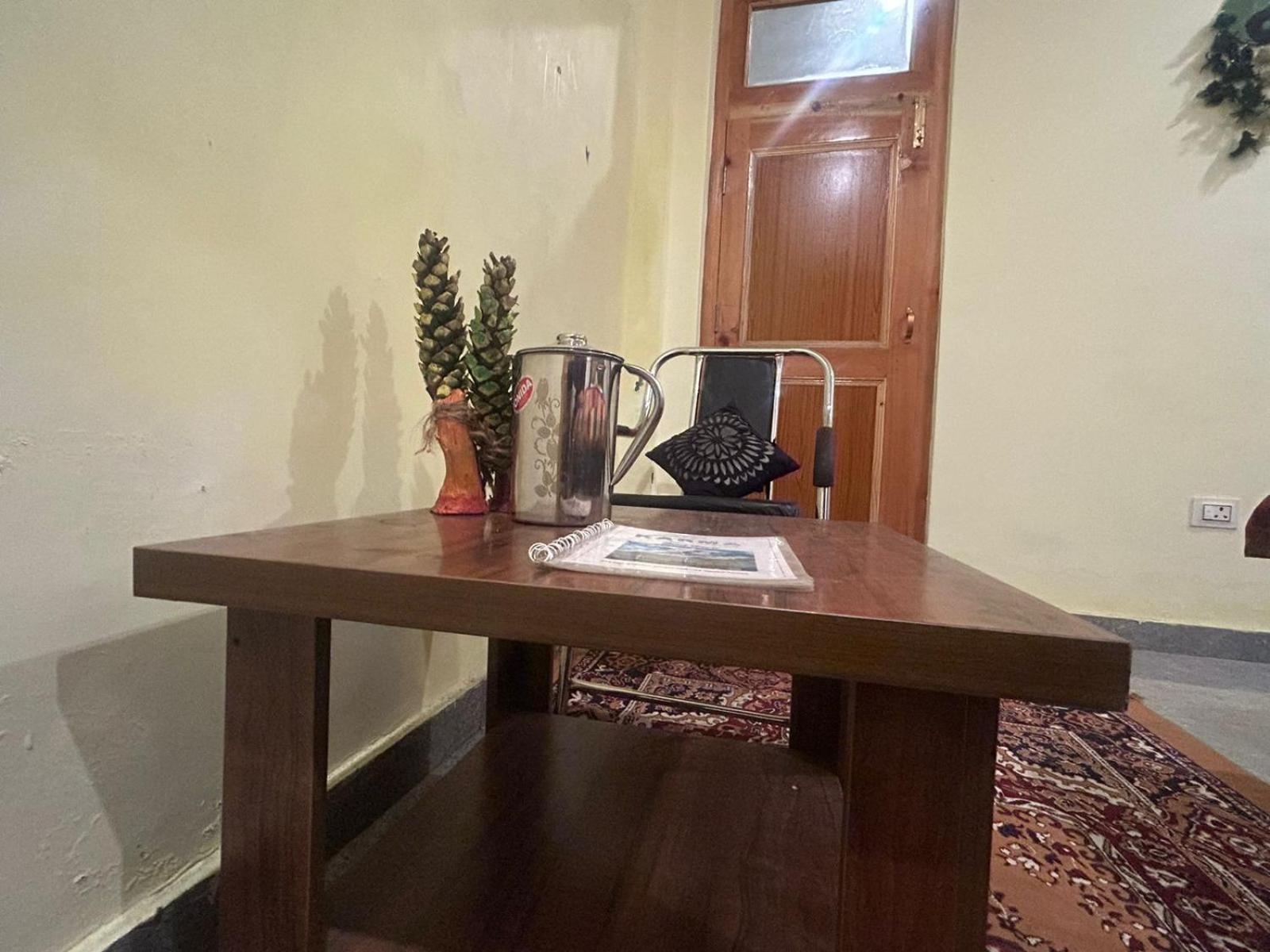 Karma Guest House And Cafe Kalgha Rum bild