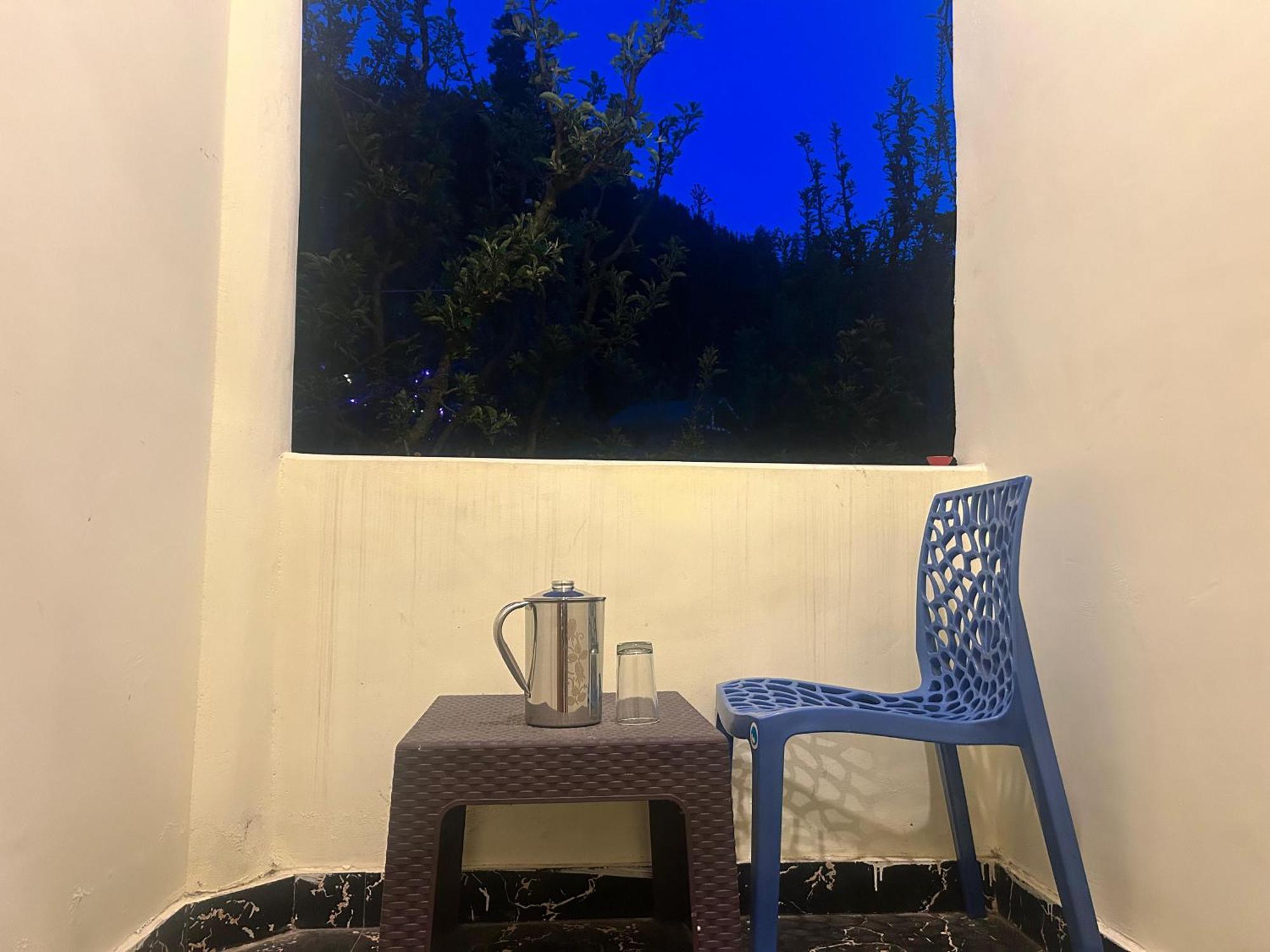 Karma Guest House And Cafe Kalgha Rum bild