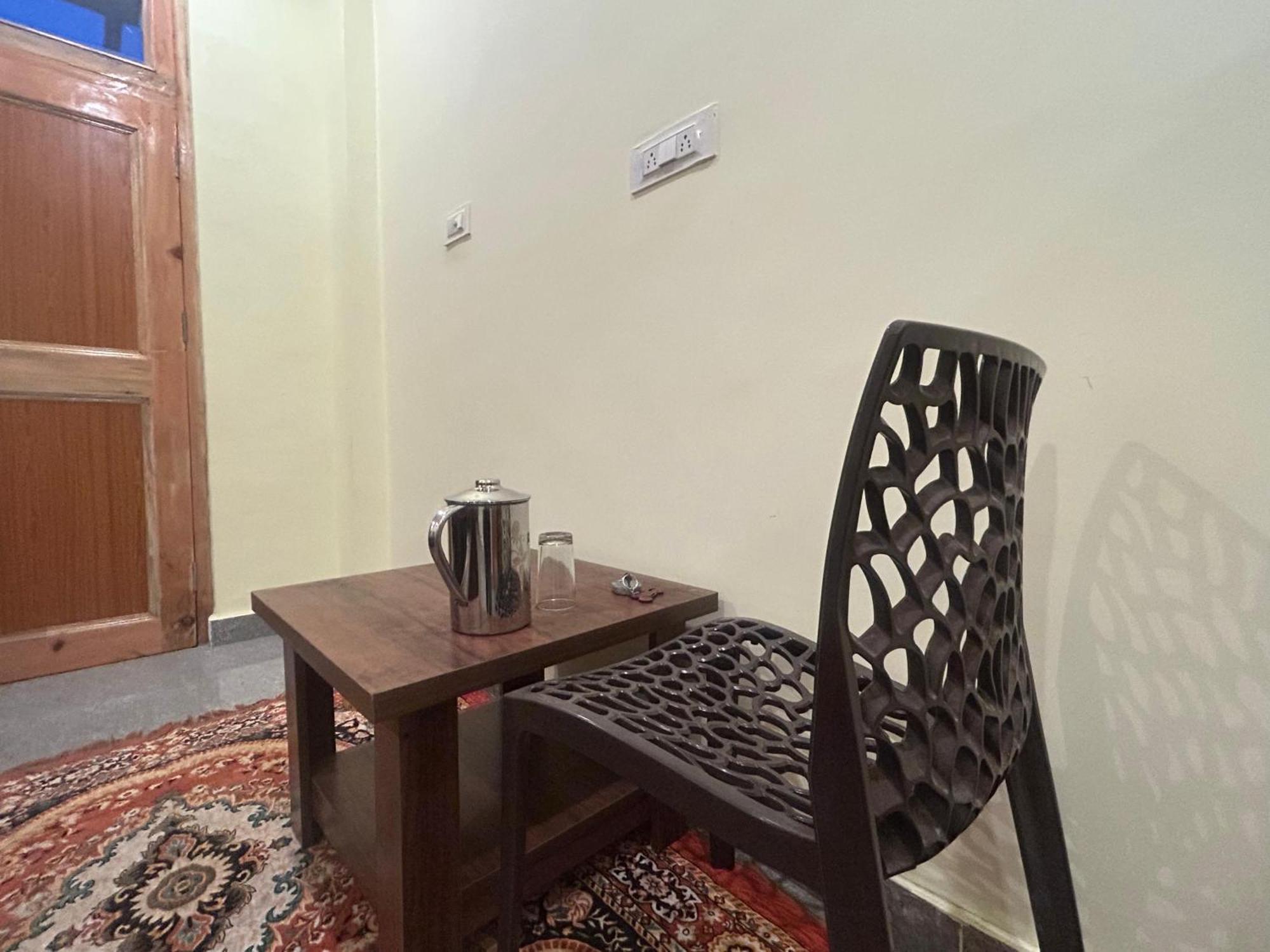 Karma Guest House And Cafe Kalgha Rum bild