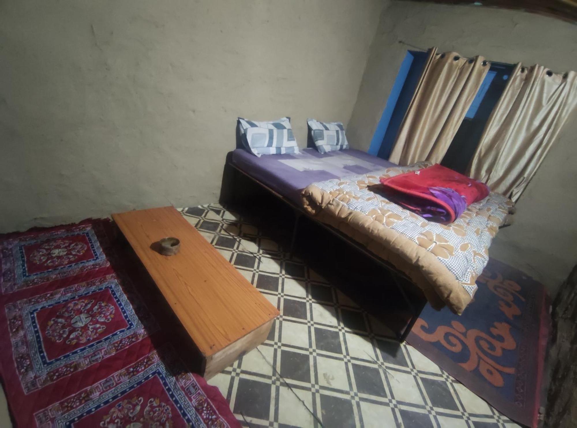 Karma Guest House And Cafe Kalgha Rum bild