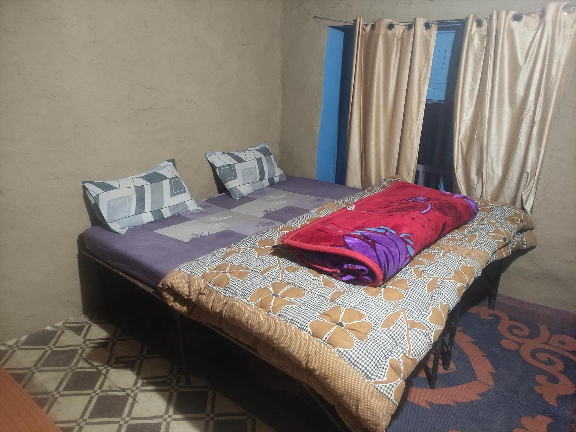 Karma Guest House And Cafe Kalgha Rum bild